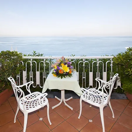 Отель Corallo Sorrento